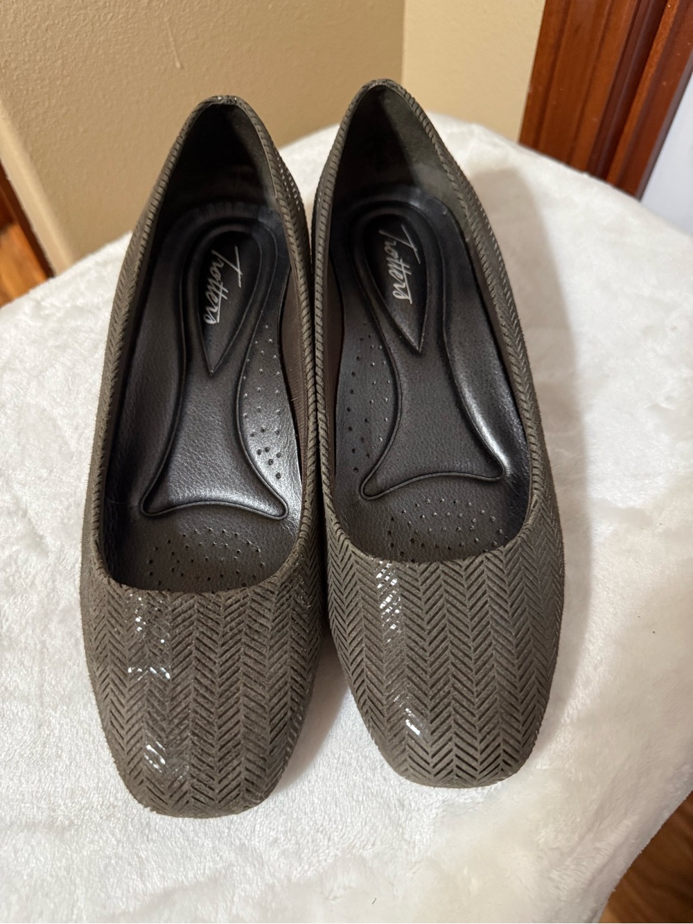Trotters Olive Chevron Slip-On Ballet Flats